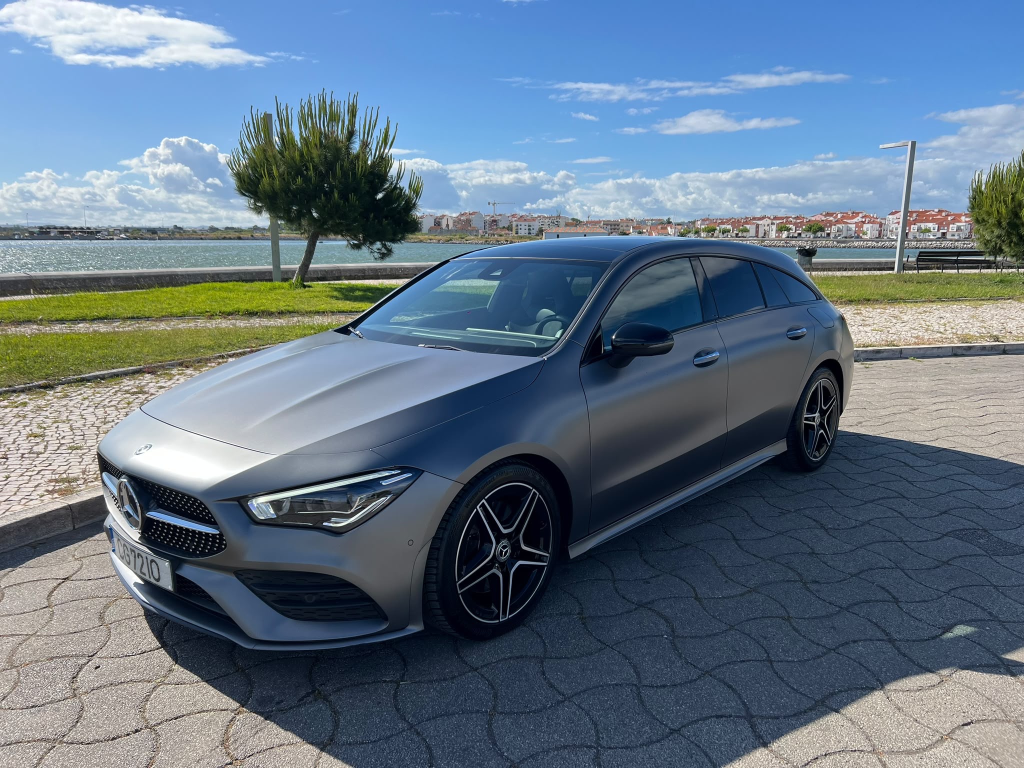 Mercedes-Benz CLA Shooting Brake AMG Line vista dianteira