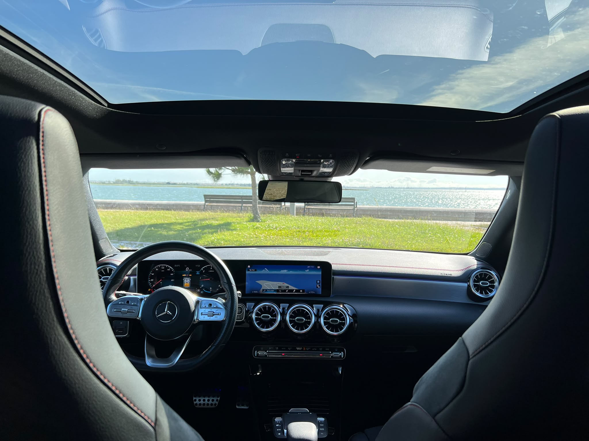 Teto panorâmico Mercedes-Benz CLA