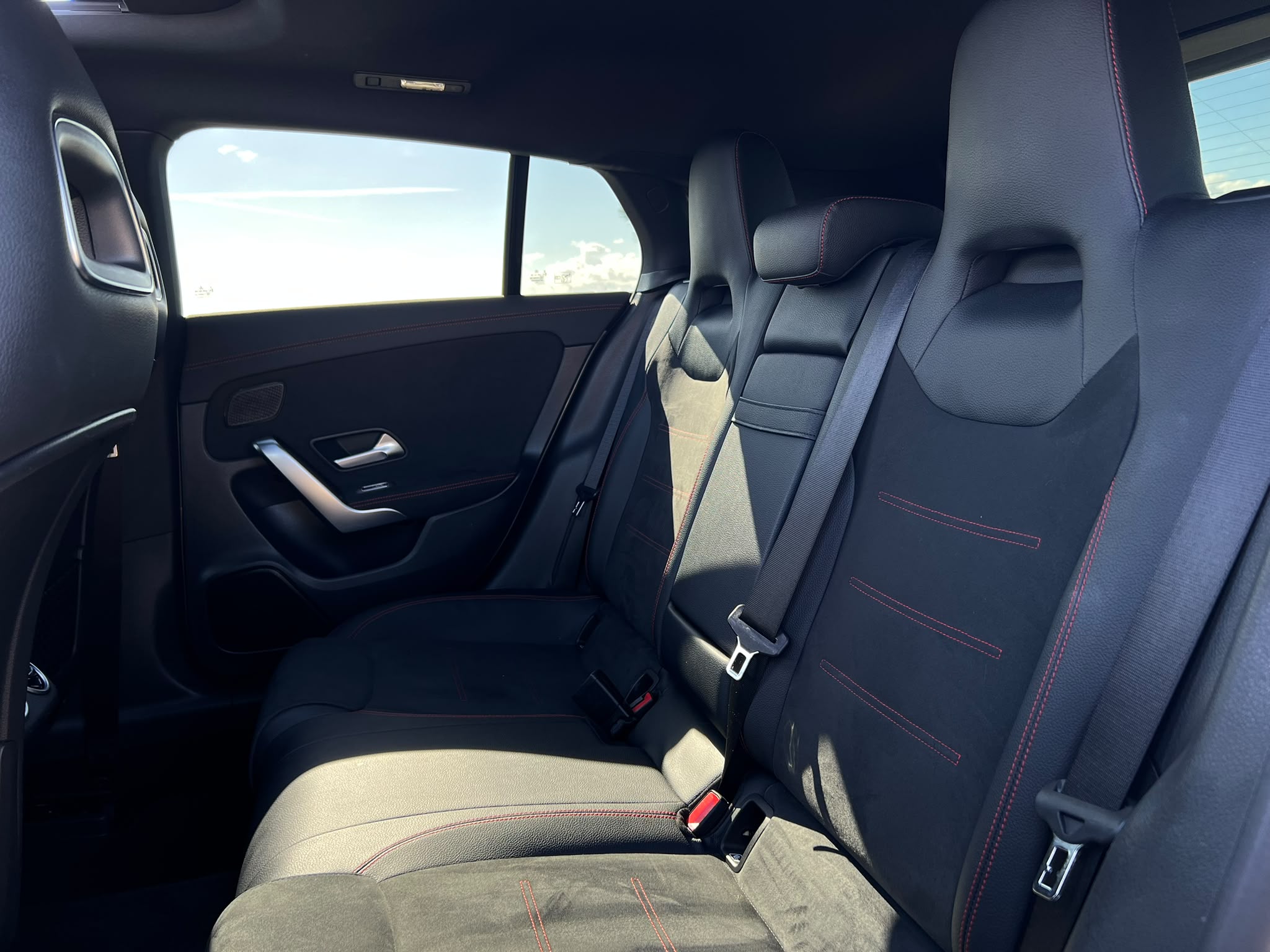 Bancos traseiros Mercedes-Benz CLA
